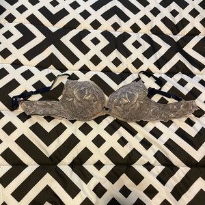 Victoria’s Secret plunge lace